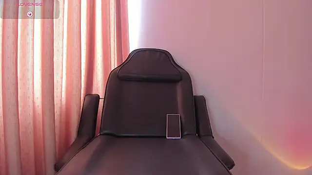 Snapshot of Whitekitty-exe chatting on 02/15/25, 03:06 Whitekitty-exe online show from 02/15/25, 03:06