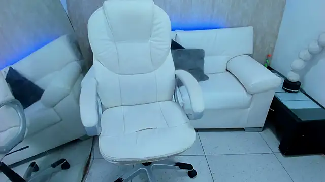 Snapshot of meggan_77 chatting on 01/15/25, 07:05 meggan 77 online show from 01/15/25, 07:05