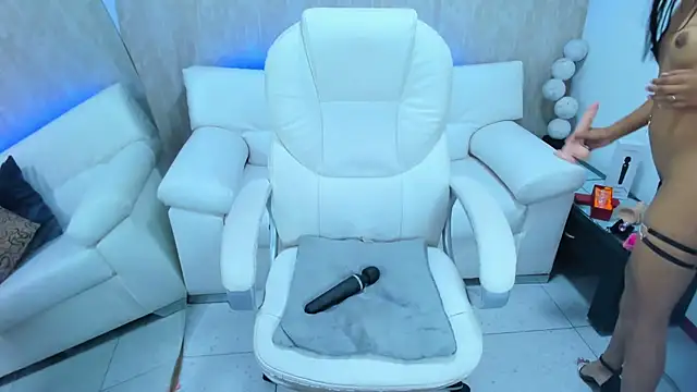 Snapshot of meggan_77 chatting on 01/28/25, 10:45 meggan 77 online show from 01/28/25, 10:45