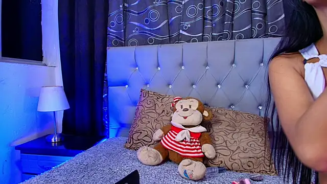 Snapshot of meggan_77 chatting on 10/15/25, 04:01 meggan 77 online show from 10/15/25, 04:01