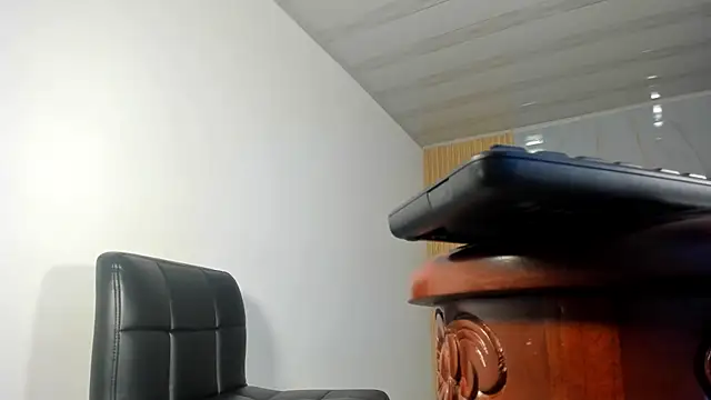 Keila Mendoza online show from 02/11/26, 06:51