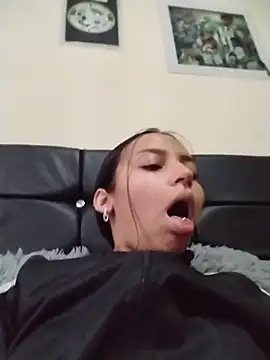 emma ambar online show from 11/21/25, 07:34