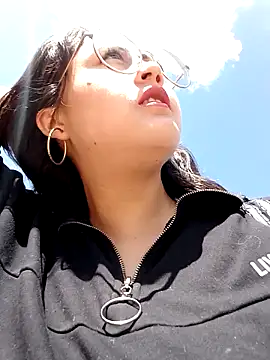 Snapshot of lara_moon25 chatting on 12/10/24, 03:01 lara moon25 online show from 12/10/24, 03:01