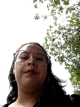 Snapshot of lara_moon25 chatting on 12/16/24, 05:43 lara moon25 online show from 12/16/24, 05:43