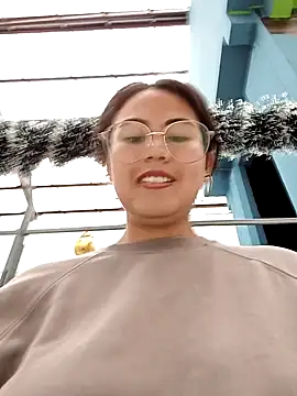 Snapshot of lara_moon25 chatting on 01/05/25, 08:21 lara moon25 online show from 01/05/25, 08:21