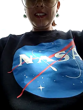 Snapshot of lara_moon25 chatting on 09/10/25, 08:42 lara moon25 online show from 09/10/25, 08:42