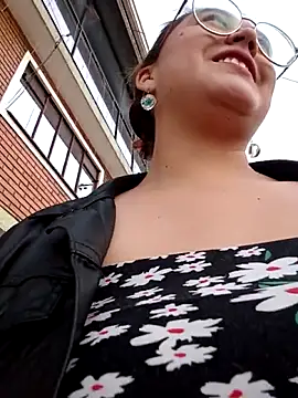 Snapshot of lara_moon25 chatting on 09/27/25, 08:14 lara moon25 online show from 09/27/25, 08:14