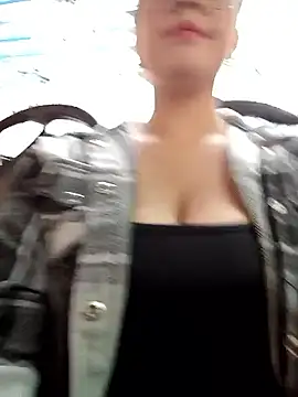 Snapshot of lara_moon25 chatting on 09/28/25, 07:08 lara moon25 online show from 09/28/25, 07:08