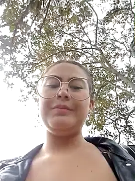 Snapshot of lara_moon25 chatting on 10/05/25, 07:12 lara moon25 online show from 10/05/25, 07:12