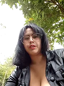 Snapshot of lara_moon25 chatting on 10/10/25, 07:35 lara moon25 online show from 10/10/25, 07:35