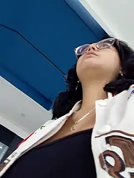 Snapshot of lara_moon25 chatting on 11/07/25, 09:04 lara moon25 online show from 11/07/25, 09:04