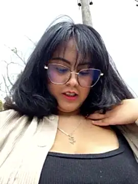 Snapshot of lara_moon25 chatting on 11/12/25, 07:35 lara moon25 online show from 11/12/25, 07:35