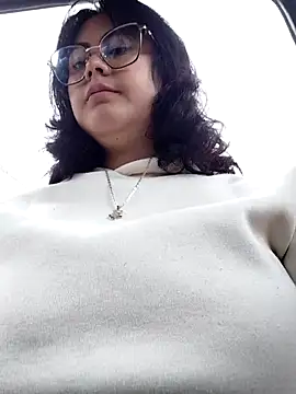 Snapshot of lara_moon25 chatting on 11/13/25, 06:51 lara moon25 online show from 11/13/25, 06:51