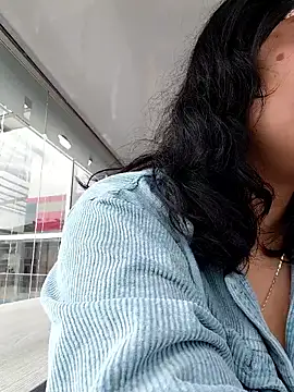 lara moon25 online show from 01/13/26, 08:14