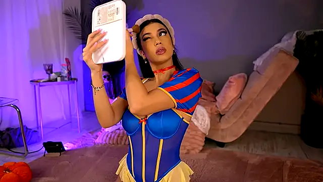 Snapshot of BetsyGonzale chatting on 10/31/25, 05:08 BetsyGonzale online show from 10/31/25, 05:08