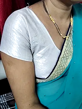 Snapshot of anuradha1432 chatting on 11/20/25, 08:47 anuradha1432 online show from 11/20/25, 08:47