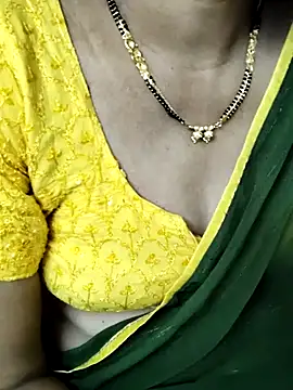 Snapshot of anuradha1432 chatting on 11/21/25, 12:04 anuradha1432 online show from 11/21/25, 12:04