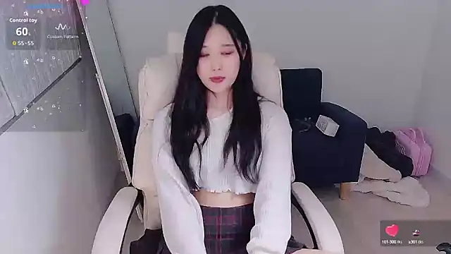 Snapshot of who_Lilly chatting on 10/16/25, 02:07 who Lilly online show from 10/16/25, 02:07