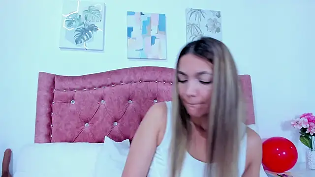 Mia Malkovaa  online show from 01/08/25, 04:33