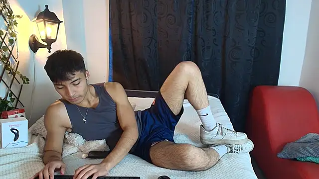 Snapshot of dylan_fun18 chatting on 12/16/24, 04:05 dylan fun18 online show from 12/16/24, 04:05