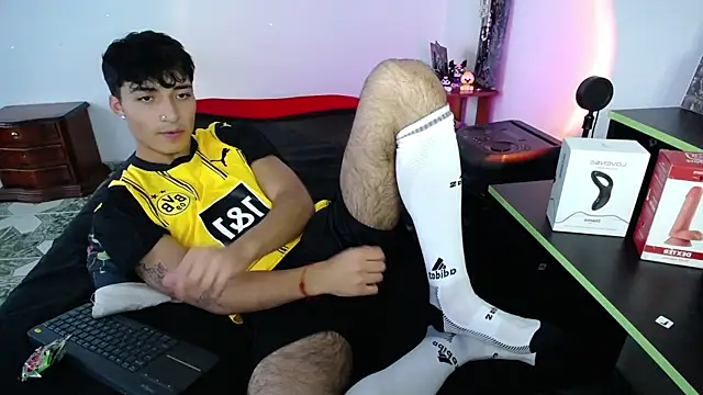 Snapshot of dylan_fun18 chatting on 02/22/25, 10:42 dylan fun18 online show from 02/22/25, 10:42