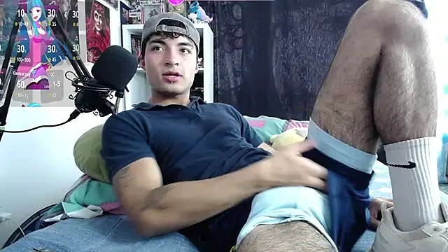 Snapshot of dylan_fun18 chatting on 12/14/25, 06:56 dylan fun18 online show from 12/14/25, 06:56