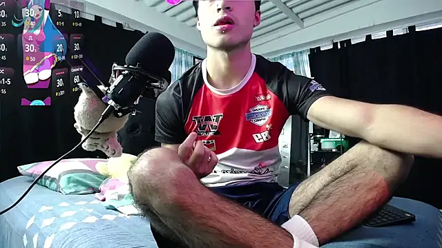 Snapshot of dylan_fun18 chatting on 12/18/25, 10:38 dylan fun18 online show from 12/18/25, 10:38