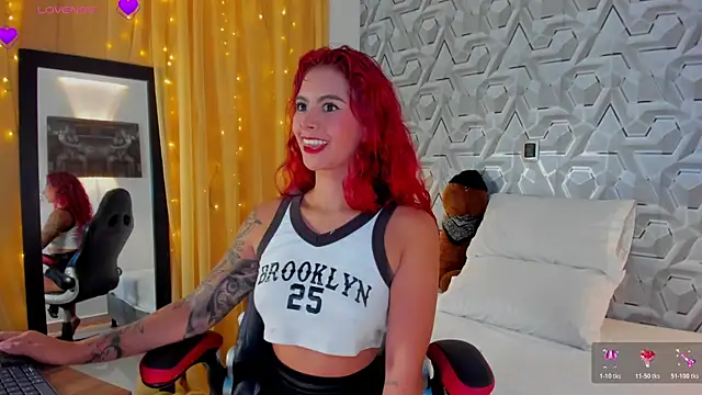 Sophiee Hill online show from 10/24/25, 09:49