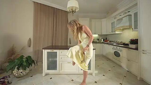 HeyBananas online show from 11/30/25, 06:12