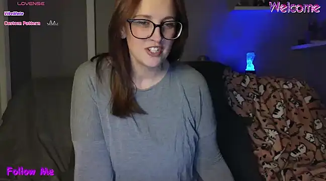 Snapshot of TheBustyHouseWife chatting on 03/04/25, 04:27 TheBustyHouseWife online show from 03/04/25, 04:27