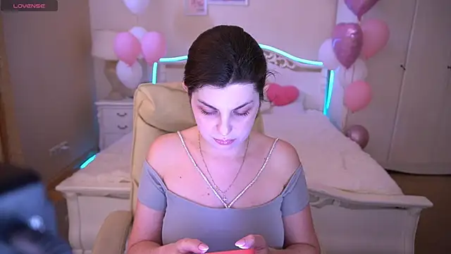 MirandaWong online show from 02/17/25, 12:48