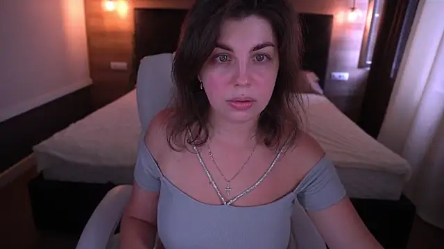 MirandaWong online show from 09/10/25, 06:13