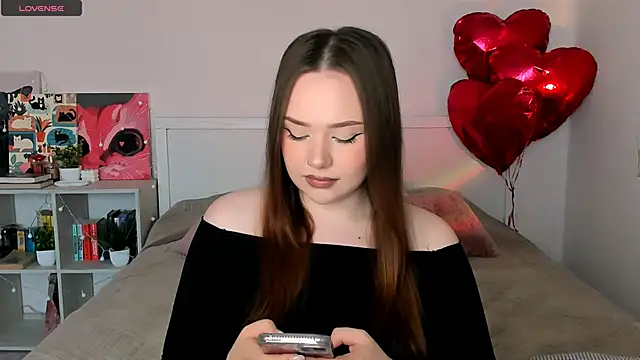 LittleKiitten online show from 06/18/26, 03:16