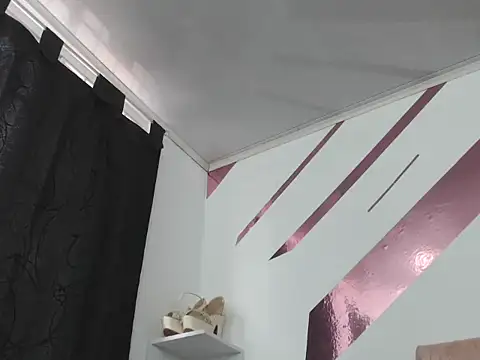 Snapshot of Kitten_Hot_ chatting on 01/08/25, 01:41 Kitten Hot online show from 01/08/25, 01:41