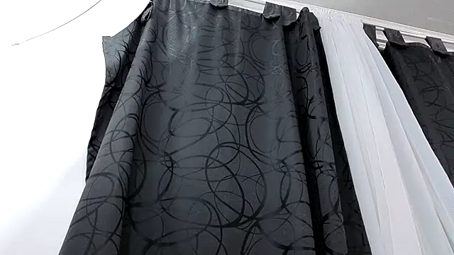 Snapshot of Kitten_Hot_ chatting on 11/12/25, 01:28 Kitten Hot online show from 11/12/25, 01:28