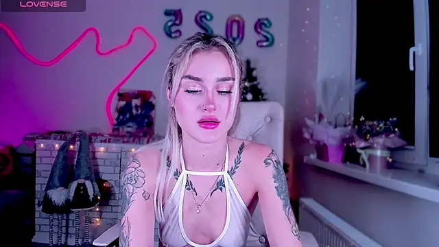 Snapshot of _Ravenaa chatting on 12/22/24, 06:48 Ravenaa online show from 12/22/24, 06:48