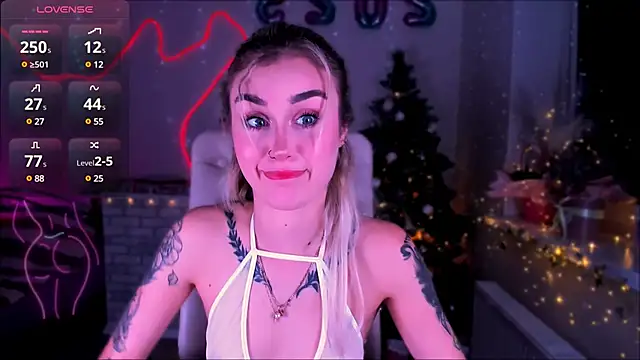 Snapshot of _Ravenaa chatting on 01/11/25, 01:43 Ravenaa online show from 01/11/25, 01:43