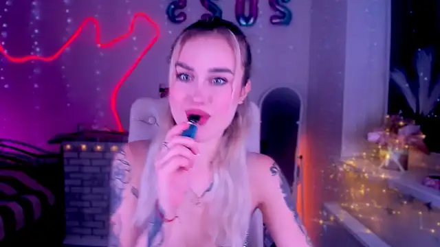 Snapshot of _Ravenaa chatting on 02/03/25, 01:51 Ravenaa online show from 02/03/25, 01:51