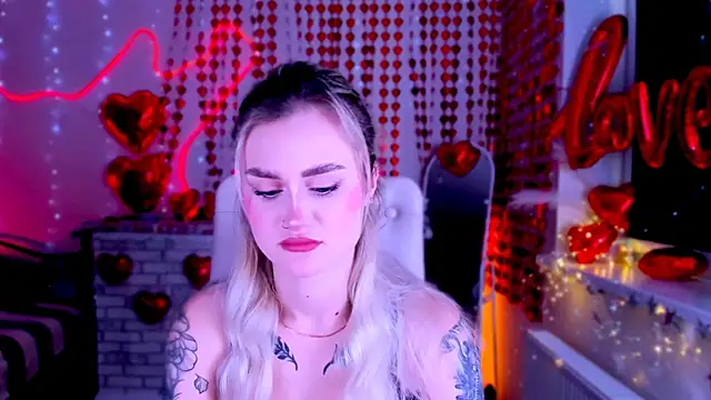 Snapshot of _Ravenaa chatting on 02/21/25, 11:33 Ravenaa online show from 02/21/25, 11:33