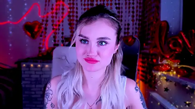 Snapshot of _Ravenaa chatting on 02/25/25, 02:33 Ravenaa online show from 02/25/25, 02:33