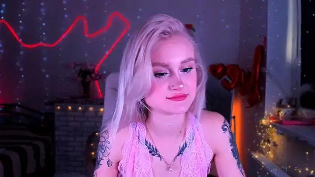 Snapshot of _Ravenaa chatting on 03/13/25, 12:35 Ravenaa online show from 03/13/25, 12:35