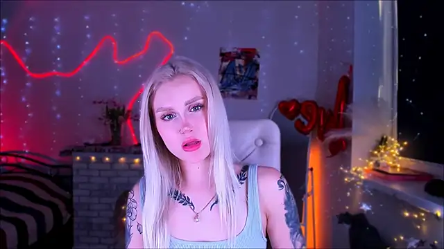 Snapshot of _Ravenaa chatting on 03/15/25, 02:23 Ravenaa online show from 03/15/25, 02:23