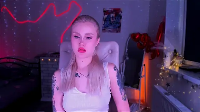 Snapshot of _Ravenaa chatting on 03/19/25, 10:55 Ravenaa online show from 03/19/25, 10:55