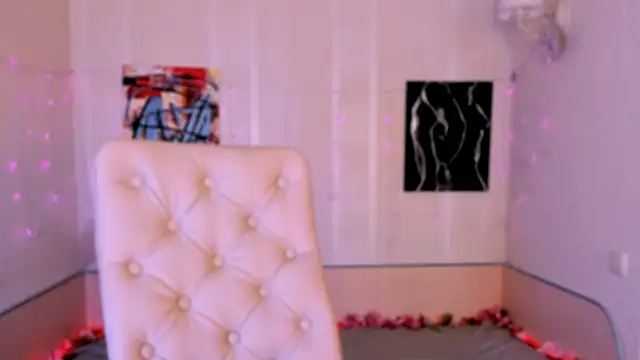 Snapshot of _Ravenaa chatting on 10/10/25, 10:25 Ravenaa online show from 10/10/25, 10:25