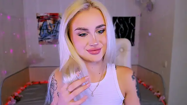 Snapshot of _Ravenaa chatting on 11/10/25, 11:53 Ravenaa online show from 11/10/25, 11:53