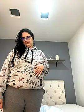 Soe Lara online show from 09/17/25, 11:12