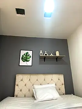 Soe Lara online show from 09/18/25, 10:50