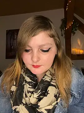 Snapshot of herz_steht_kopf90 chatting on 03/06/25, 08:59 herz steht kopf90 online show from 03/06/25, 08:59