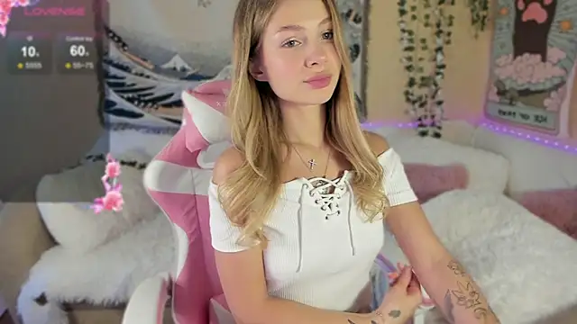 Snapshot of Liza_Mills chatting on 09/13/25, 01:44 Liza Mills online show from 09/13/25, 01:44