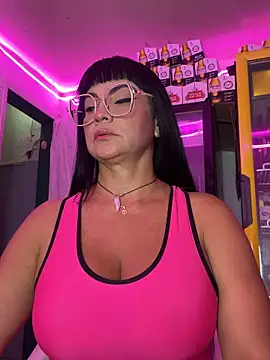 Hot beauty   online show from 02/05/26, 03:00